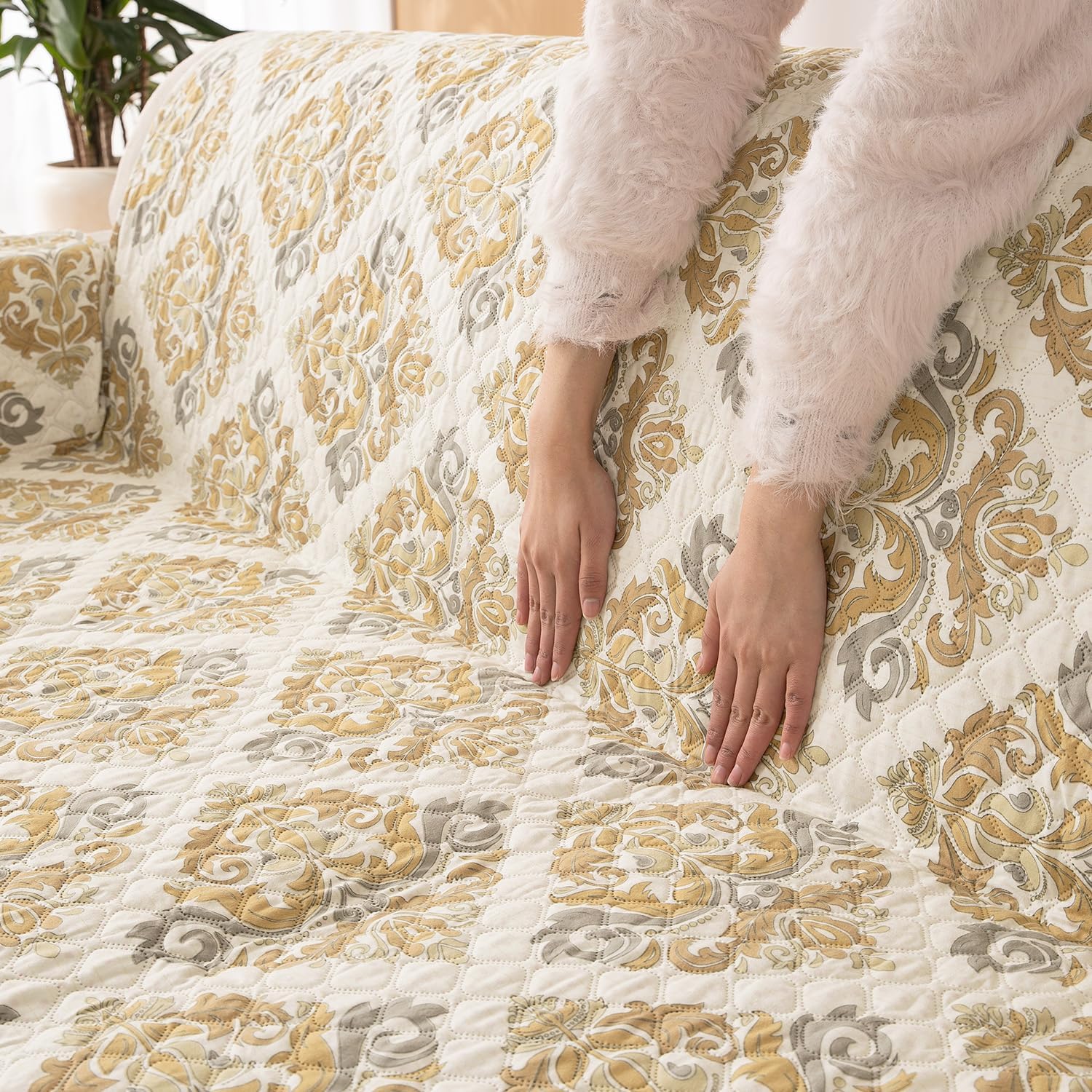 HOKIPO 'VivaCasa Series' Polyester 1 Seater Quilted Sofa Cover with Pockets, Damask Beige (NEW-737-D4) - Image 9