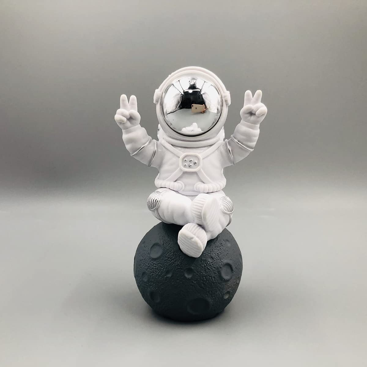 Cute Outer Space Astronaut Figurine Action Figure Toys Statue for Showpiece Home Living Room Decor Office Desktop Decoration Car Dashboard, Kids Birthday Party Gift, Resin - Image 3