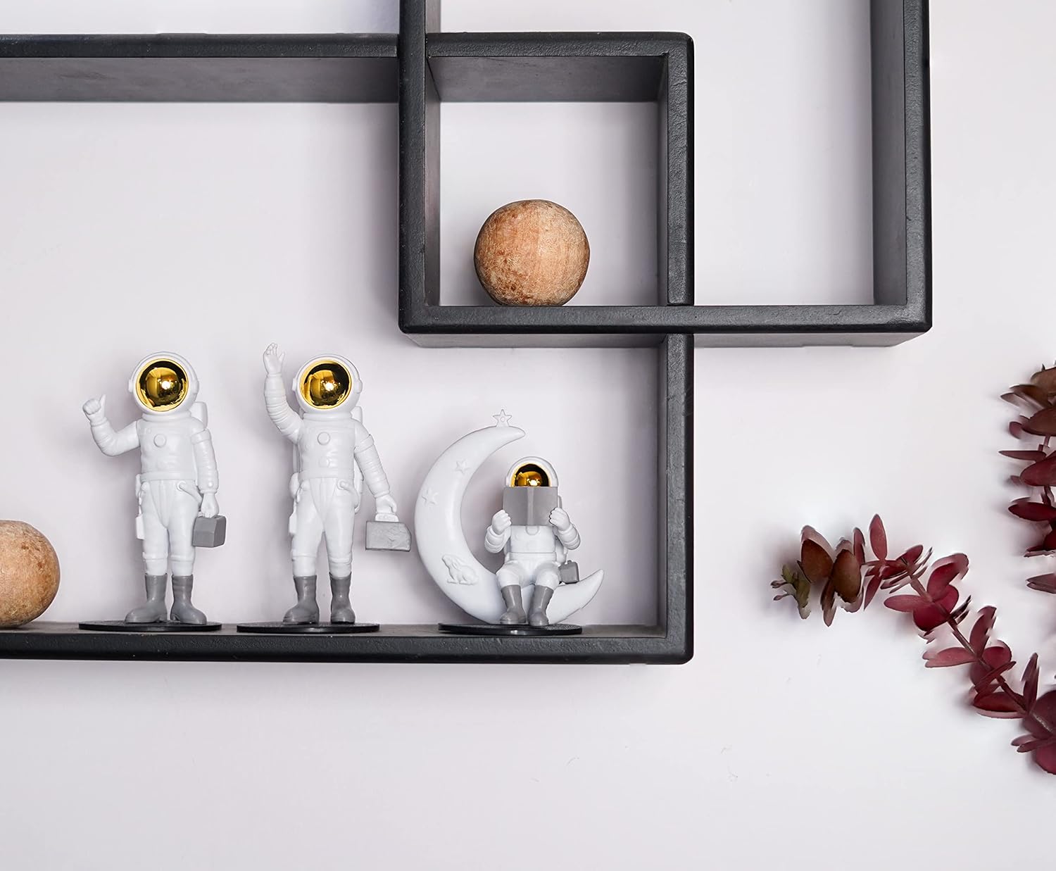 Resin 3Pcs Astronaut Figurine Mirror Spaceman Ornament, Home, Office, Desktop Decoration Bookshelves Outer Space Room Décor Astronaut Statues Sculpture (Golden), Space - Image 9