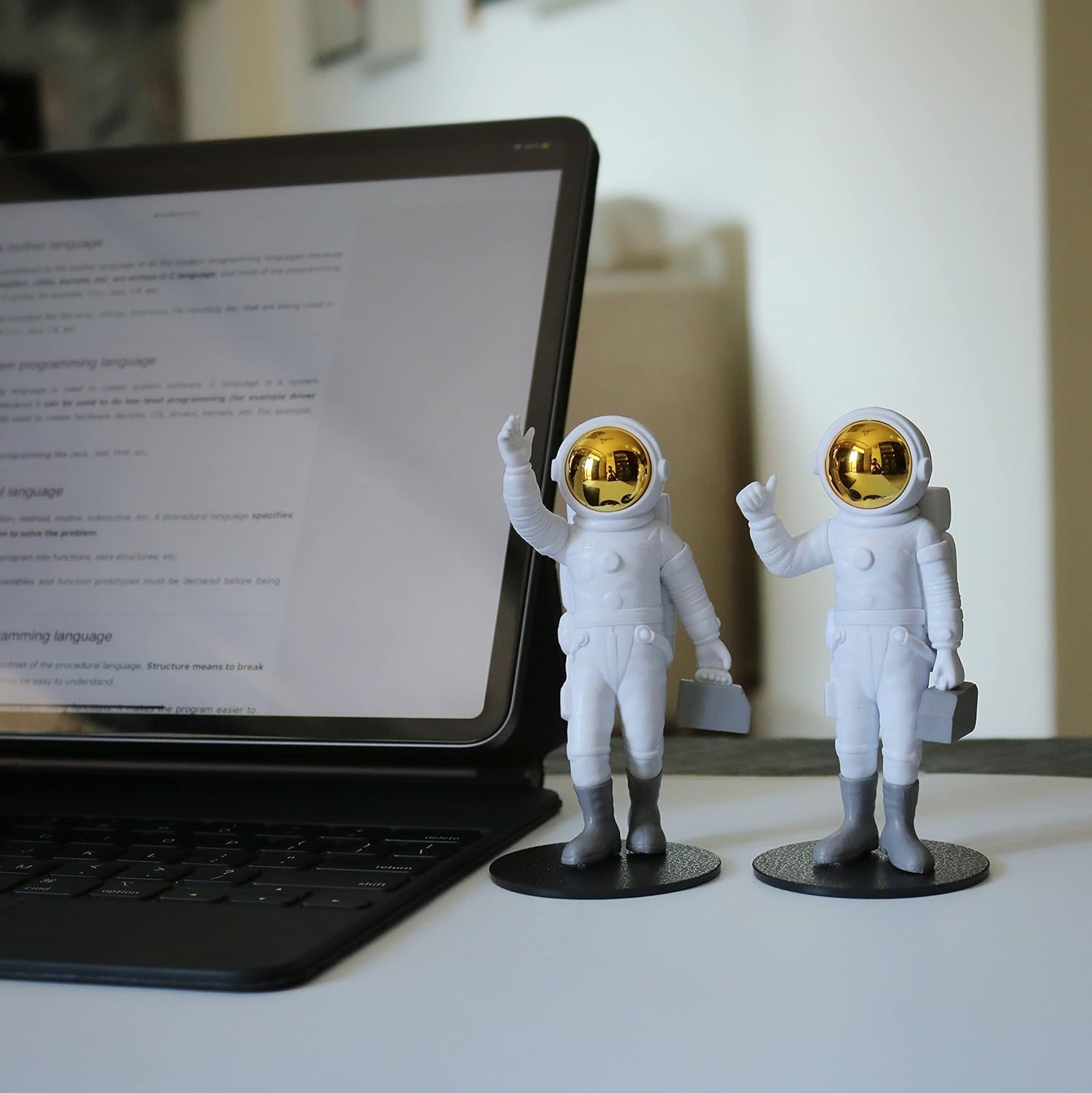 Resin 3Pcs Astronaut Figurine Mirror Spaceman Ornament, Home, Office, Desktop Decoration Bookshelves Outer Space Room Décor Astronaut Statues Sculpture (Golden), Space - Image 10